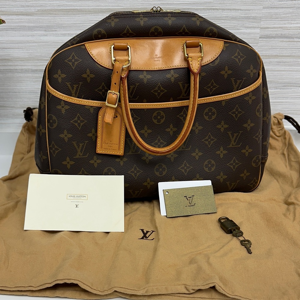 Louis Vuitton Monogram Bag .